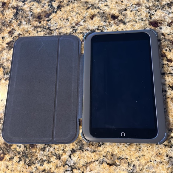 Nook reader with green case and charger cord - Picture 3 of 4